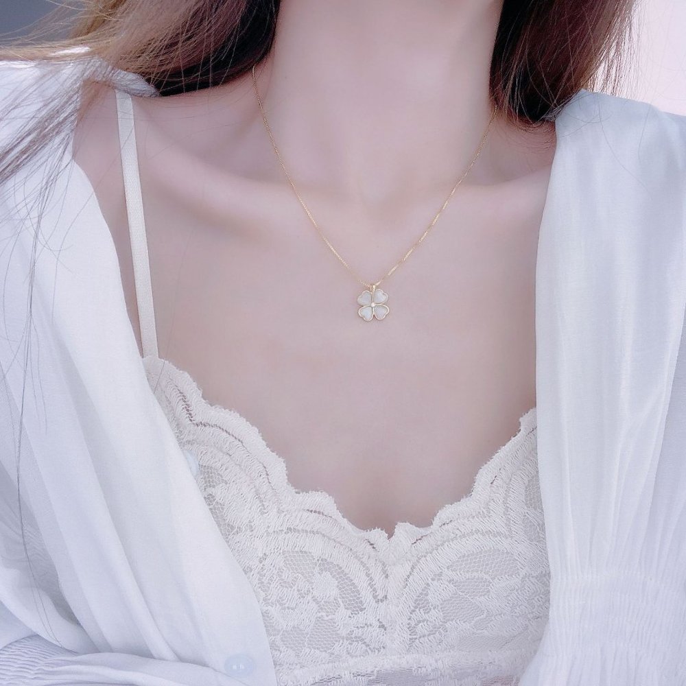 NEW 14K Gold Plated Diamond Clover Necklace - Picture 4 of 7